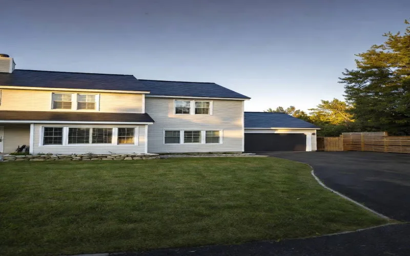 Clean colonial home exterior after professional washing